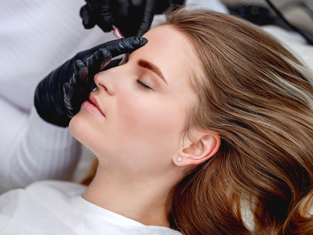 Perfecting touch up done for a microblading or microshading treatment in Toronto